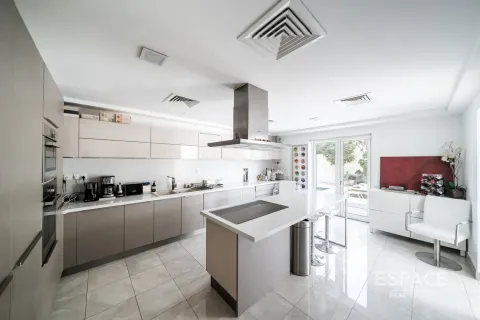 Villa in Meadows, Dubai 4 bedrooms, 748 sq.m. № 71056 - photo 11