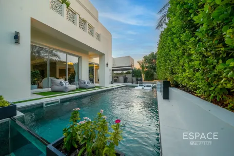 Villa en Arabian Ranches, Dubai, 5 dormitorios, 485 m², № 71053 - foto 1