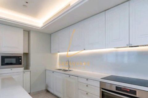 Снять в аренду квартиру в Даунтаун Дубай (Даунтаун Бурдж Дубай), Дубай: 3 спальни, 203м², № 77602 - фото 3