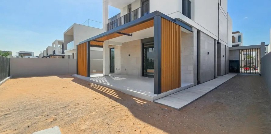 Villa in Dubai 4 bedrooms, 448.8 sq.m. № 111894