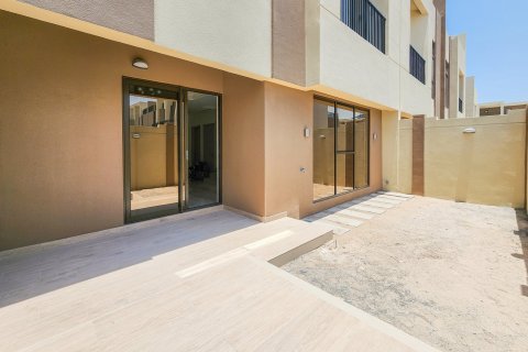 Купить таунхаус в Dubai Sports City, Дубай: 4 спальни, 378м², № 7186 - фото 1