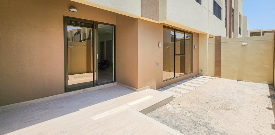 Таунхаус в Dubai Sports City, Дубай, 4 спальни, 378м², № 7186