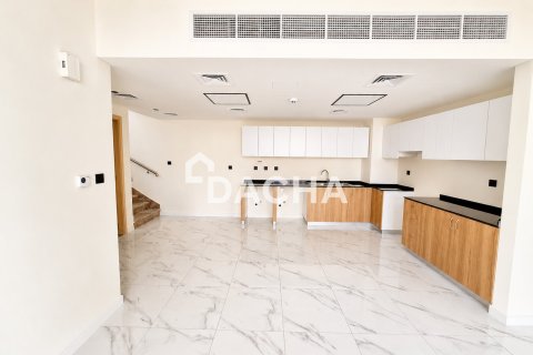 Adosado en Rukan, Dubai, 3 dormitorios, 144 m², № 141373
