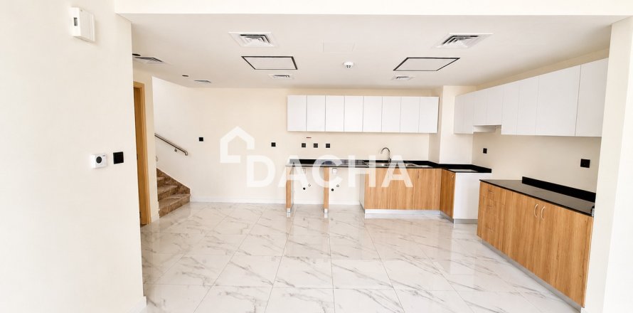 Adosado en Rukan, Dubai, 3 dormitorios, 144 m², № 141373