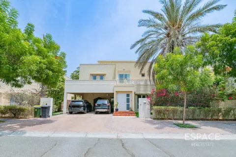 Villa à Meadows, Dubai, 4 chambres, 373 m², № 62242 - photo 1