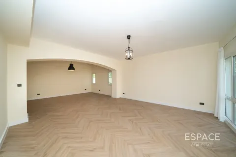 Villa in Meadows, Dubai 4 bedrooms, 373 sq.m. № 62242 - photo 4