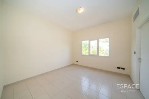 Villa in Meadows, Dubai 4 bedrooms, 373 sq.m. № 62242 - photo 14