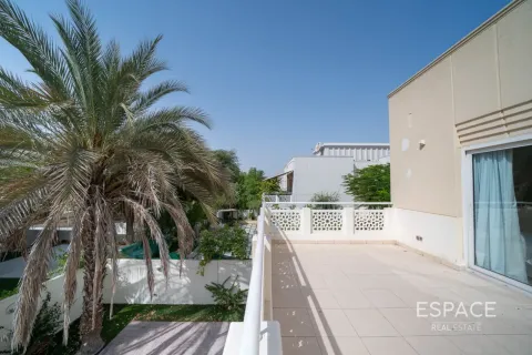 Villa in Meadows, Dubai 4 bedrooms, 373 sq.m. № 62242 - photo 18