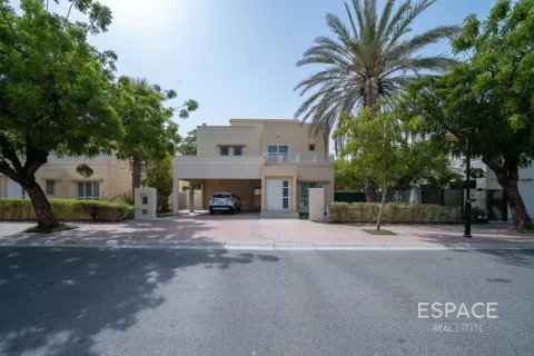 Villa in Meadows, Dubai 4 bedrooms, 373 sq.m. № 62242 - photo 3