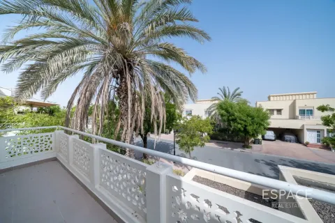 Villa in Meadows, Dubai 4 bedrooms, 373 sq.m. № 62242 - photo 19
