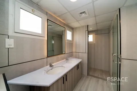 Villa in Meadows, Dubai 4 bedrooms, 373 sq.m. № 62242 - photo 17