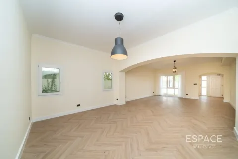 Villa in Meadows, Dubai 4 bedrooms, 373 sq.m. № 62242 - photo 5