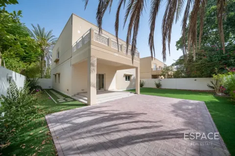 Villa in Meadows, Dubai 4 bedrooms, 373 sq.m. № 62242 - photo 20