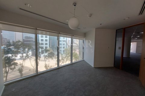 Снять в аренду офис в Sheikh Zayed Road, Дубай: 524м², № 37602 - фото 2