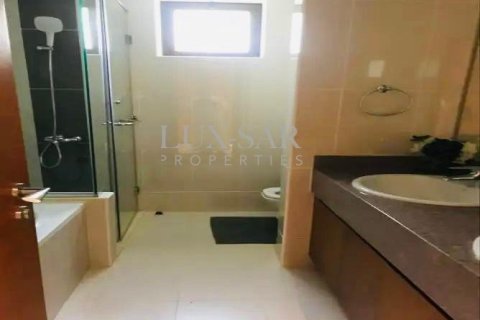 Villa in Dubai 5 bedrooms, 473.8 sq.m. № 37601 - photo 9