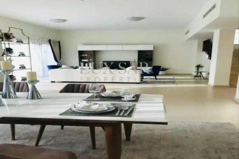 Villa in Dubai 5 bedrooms, 473.8 sq.m. № 37601 - photo 14