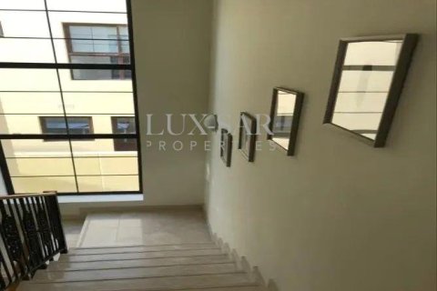 Villa in Dubai 5 bedrooms, 473.8 sq.m. № 37601 - photo 5