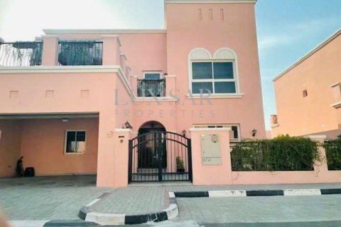 Villa in Dubai 5 bedrooms, 473.8 sq.m. № 37601 - photo 1