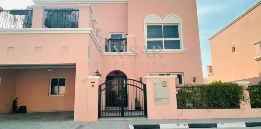 Villa in Dubai 5 bedrooms, 473.8 sq.m. № 37601