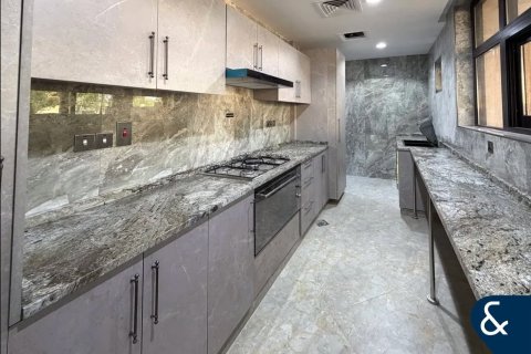 Townhouse in Jumeirah Village Triangle, Dubai 4 bedrooms, 166 sq.m. № 98363 - photo 2