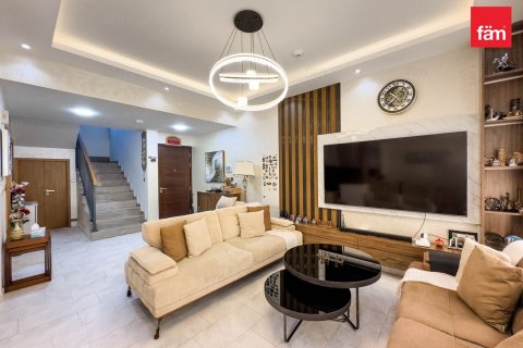 Снять в аренду виллу в Дубае: 3 спальни, 217.6м², № 72279 - фото 3