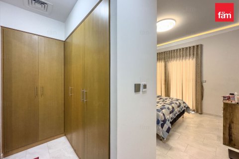 Снять в аренду виллу в Дубае: 3 спальни, 217.6м², № 72279 - фото 7