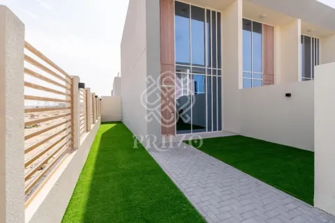 Таунхаус в Дубае, студия, 98м², № 113084