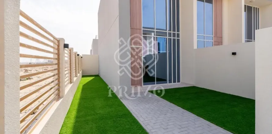 Таунхаус в Дубае, студия, 98м², № 113084