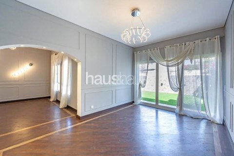 Villa in The Lakes, Dubai 3 bedrooms, 282 sq.m. № 44108 - photo 1