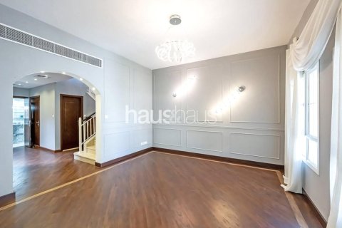 Villa in The Lakes, Dubai 3 bedrooms, 282 sq.m. № 44108 - photo 8