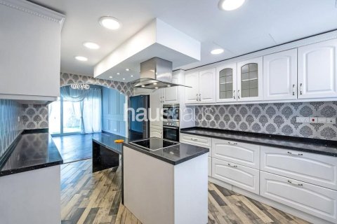 Villa in The Lakes, Dubai 3 bedrooms, 282 sq.m. № 44108 - photo 2