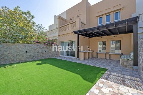 Villa in The Lakes, Dubai 3 bedrooms, 282 sq.m. № 44108 - photo 13