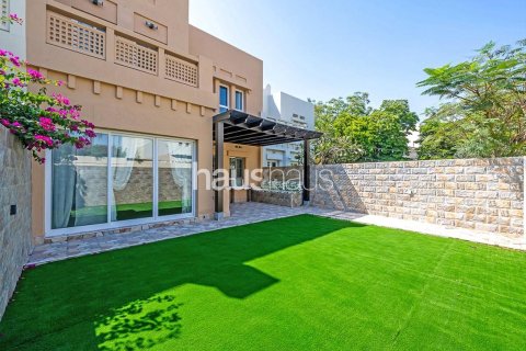 Villa in The Lakes, Dubai 3 bedrooms, 282 sq.m. № 44108 - photo 3