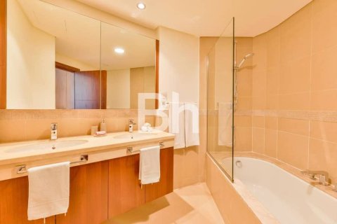 Apartment in Downtown Dubai (Downtown Burj Dubai), Dubai 2 bedrooms, 136 sq.m. № 56336 - photo 2