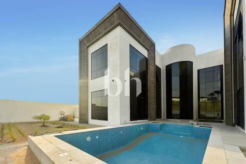 Villa in Nadd Al Sheba, Dubai 6 bedrooms, 2787 sq.m. № 56334 - photo 3