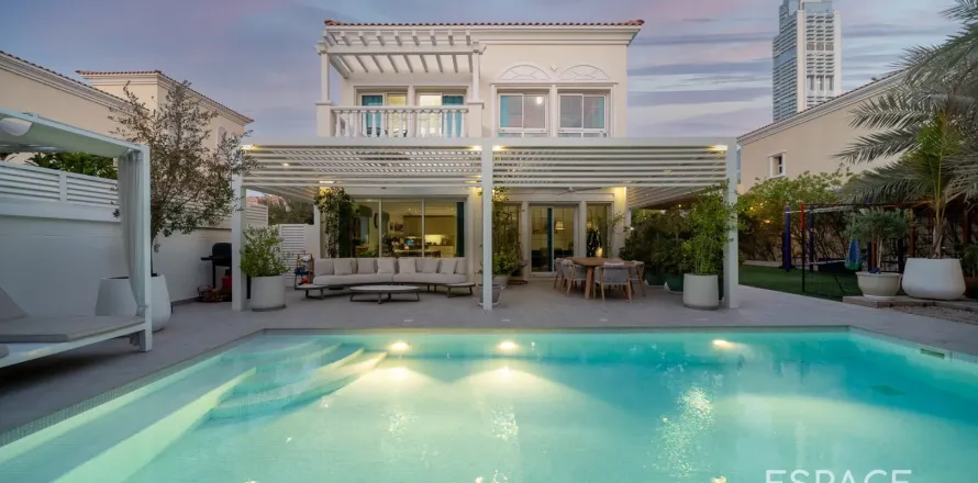 Villa en Jumeirah Village Triangle, Dubai, 4 dormitorios, 294 m², № 61584
