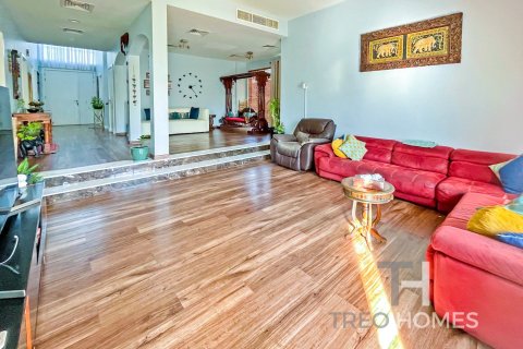 Снять в аренду виллу в Арабиан Ранчес, Дубай: 3 спальни, 600м², № 13532 - фото 5