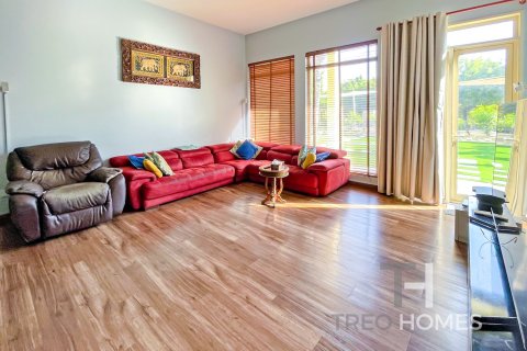 Снять в аренду виллу в Арабиан Ранчес, Дубай: 3 спальни, 600м², № 13532 - фото 4