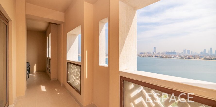 Apartment in Palm Jumeirah, Dubai 2 bedrooms, 180 sq.m. № 62964
