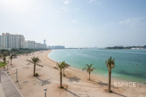Apartamento en AZURE RESIDENCES en Palm Jumeirah, Dubai, 1 dormitorio, 106 m², № 62965 - foto 2