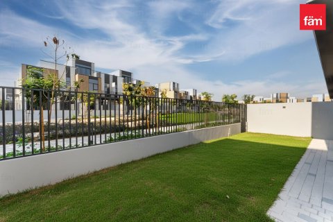 Снять в аренду таунхаус в Дубае: 4 спальни, 251.7м², № 71643 - фото 25