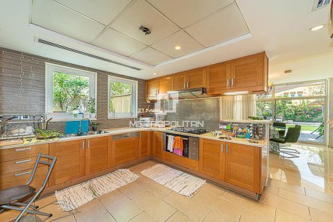 Villa en Jumeirah Park, Dubai, 4 dormitorios, 372 m², № 8720 - foto 21