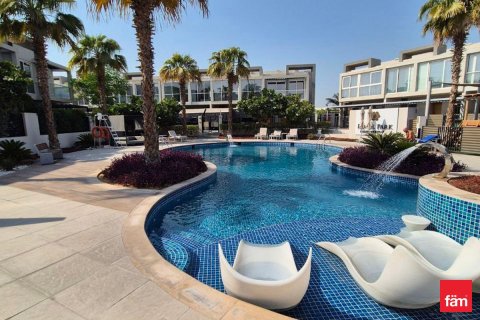 Villa in Jumeirah Park, Dubai 4 bedrooms, 187.7 sq.m. № 69387 - photo 9