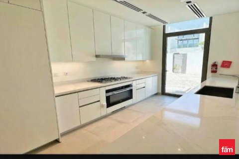 Купить виллу в Дубае: 4 спальни, 580.7м², № 69386 - фото 5