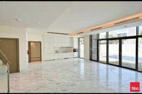 Купить виллу в Дубае: 4 спальни, 580.7м², № 69386 - фото 11