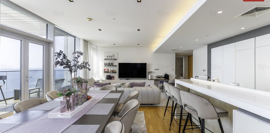 Apartment in Dubai 4 bedrooms, 238.1 sq.m. № 69384