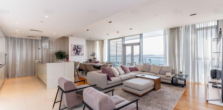 Apartment in Dubai 4 bedrooms, 238.1 sq.m. № 69384