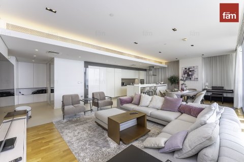 Apartment in Dubai 4 bedrooms, 238.1 sq.m. № 69384 - photo 16