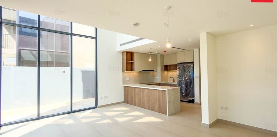 Villa in Dubai 4 bedrooms, 168.2 sq.m. № 137523
