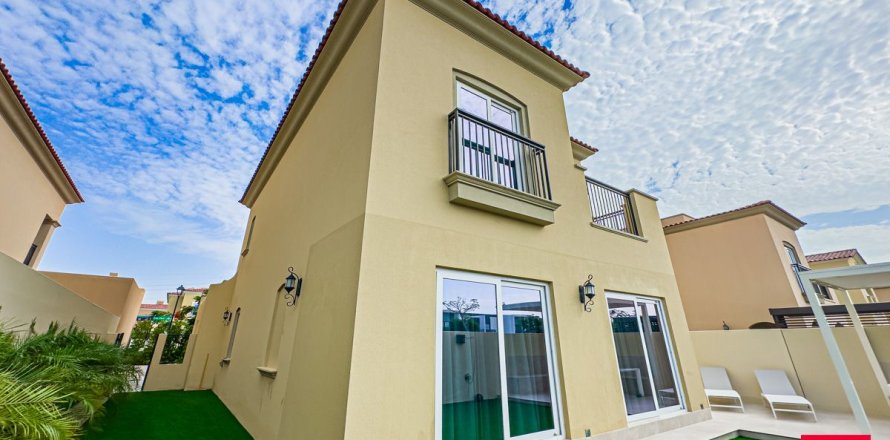 Villa en Dubai, 3 dormitorios, 325 m², № 137528